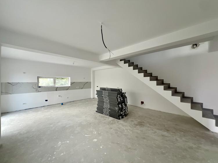 Duplex cu 4 camere cu Canalizare în Giroc