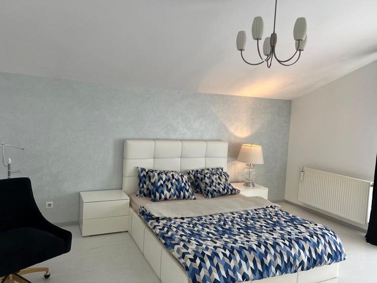 Apartament cu 4 camere decomandat în Central