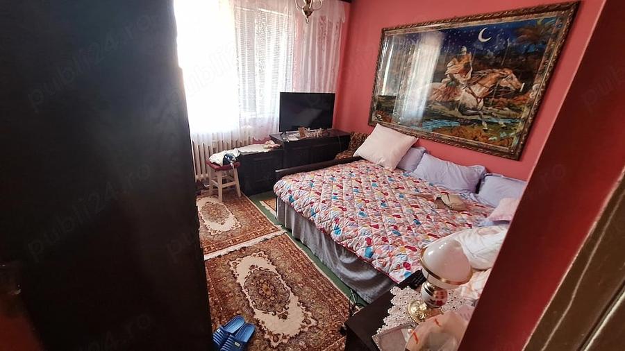 Apartament cu 3 camere semidecomandat în Titan