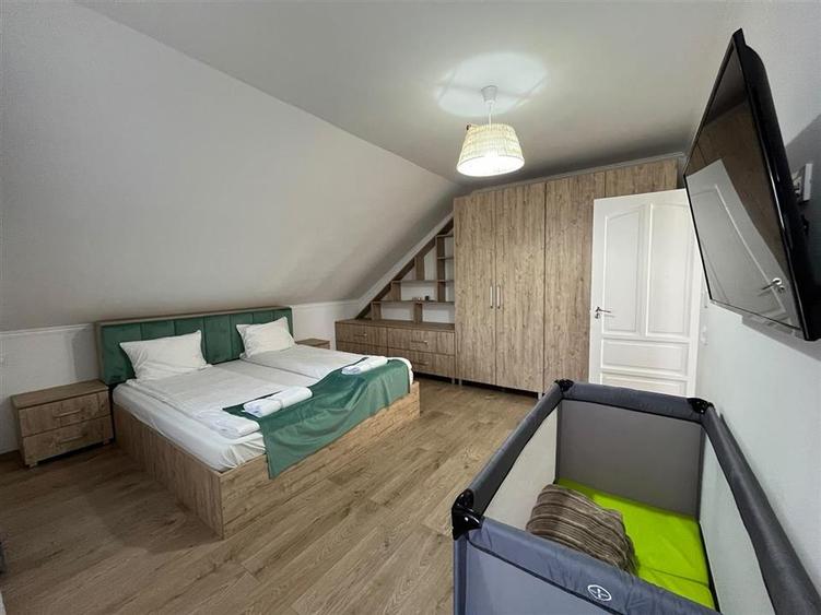 Casă cu 6 camere cu Teren 660 Mp în Sânmartin