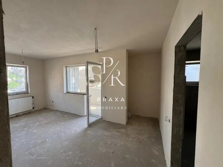 Apartament cu 3 camere semidecomandat în Florești