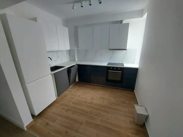 Apartament cu 3 camere decomandat, mobilat în Armeneasca
