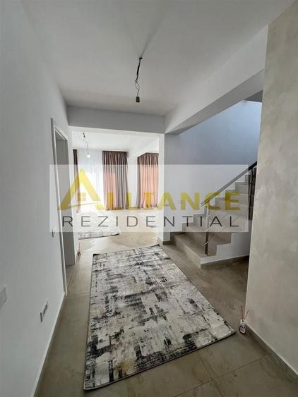 Casă individuală cu 5 camere cu Canalizare în Berceni