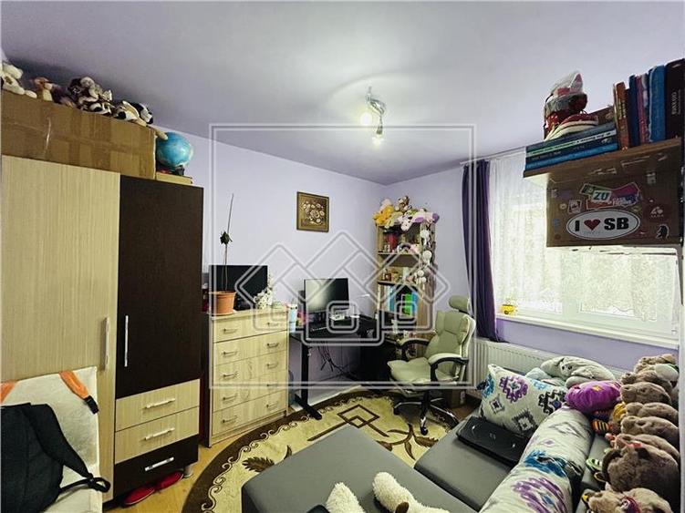 Apartament cu 3 camere nedecomandat în Gușterița