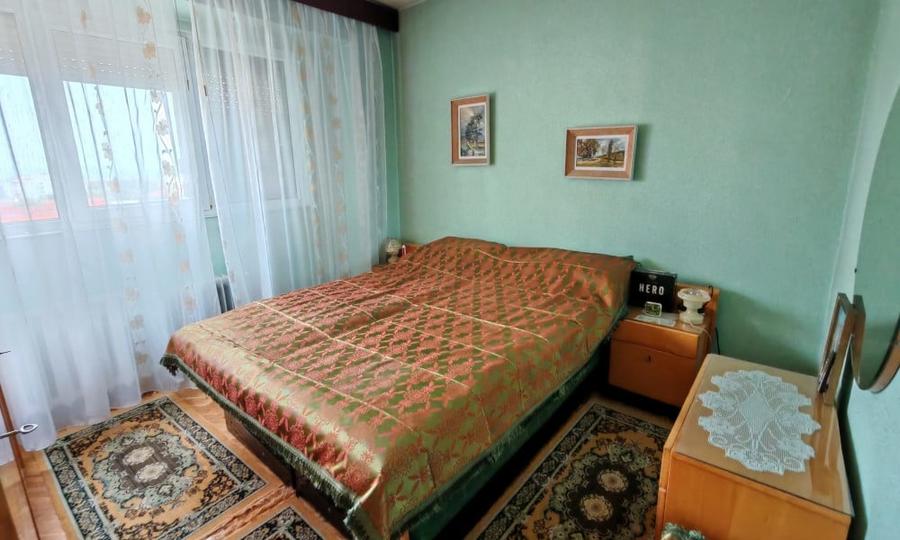Apartament cu 3 camere decomandat în Mazepa 1