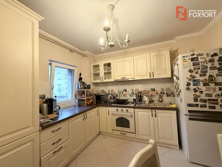 Apartament cu 4 camere semidecomandat, mobilat în Bucovina