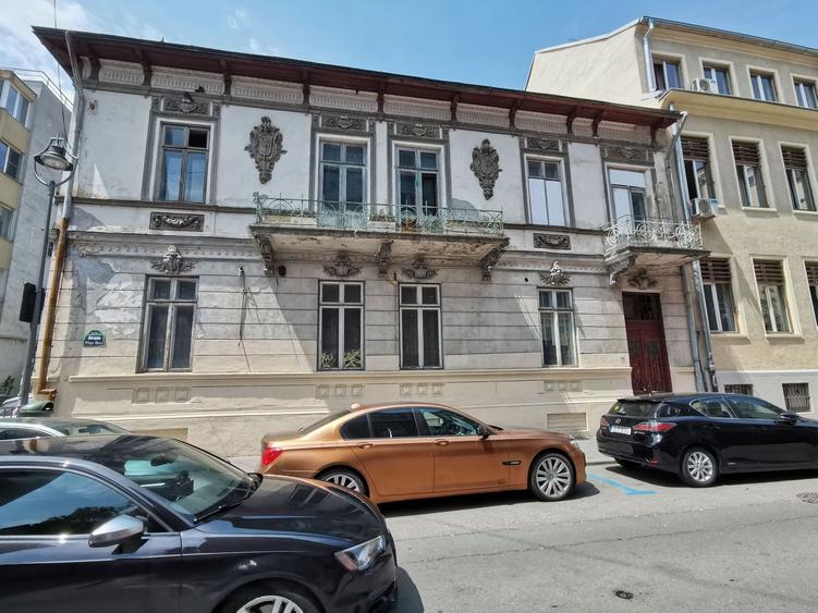 Casă individuală cu 17 camere cu Canalizare în Grădina Icoanei