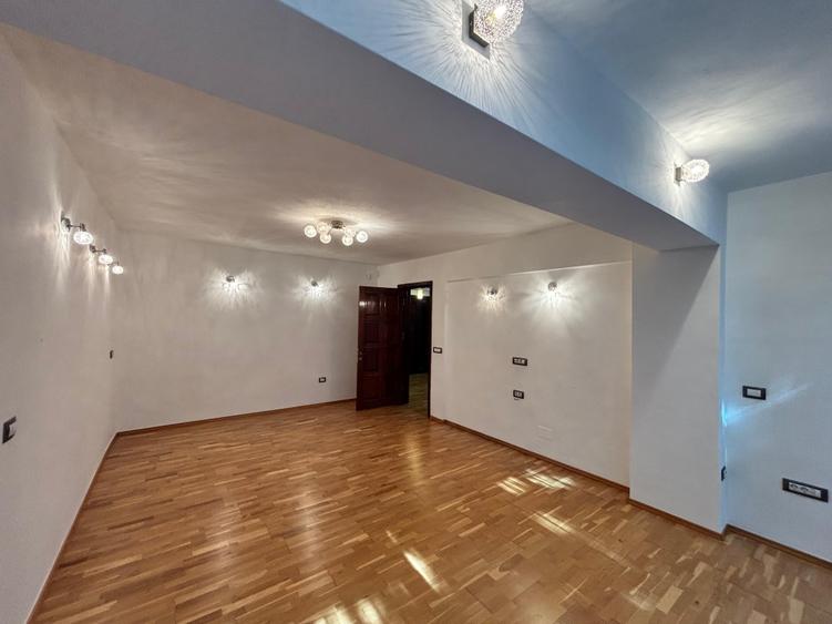 Apartament cu 3 camere decomandat în Cartierul Traian