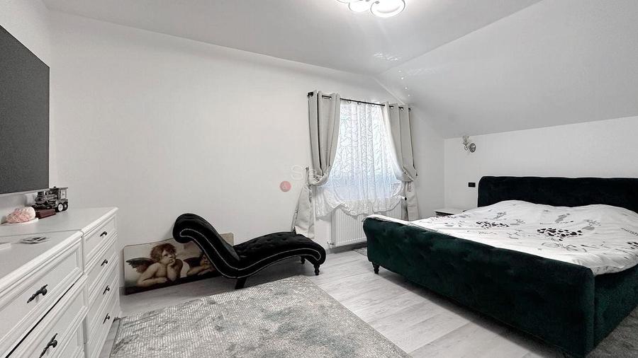 Casă individuală cu 5 camere cu Canalizare în Noua