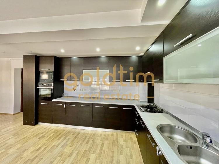 Apartament cu 4 camere semidecomandat, mobilat în Pipera