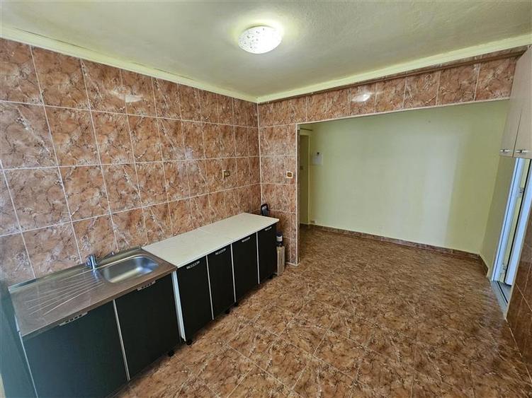 Apartament cu 2 camere semidecomandat, mobilat în Micro III