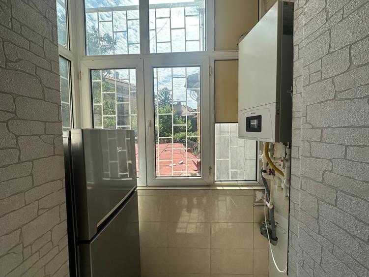 Apartament cu 3 camere semidecomandat în Rosetti