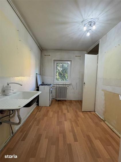 Apartament cu 3 camere semidecomandat în Est