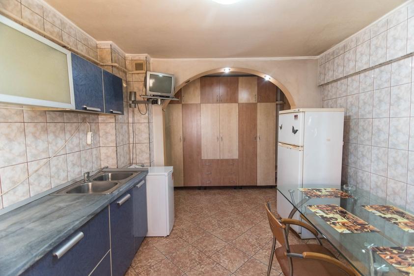 Apartament cu 2 camere decomandat, mobilat în Trivale