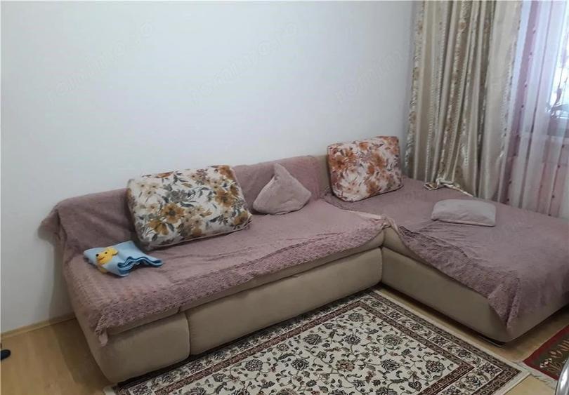 Apartament cu 3 camere decomandat în Girocului