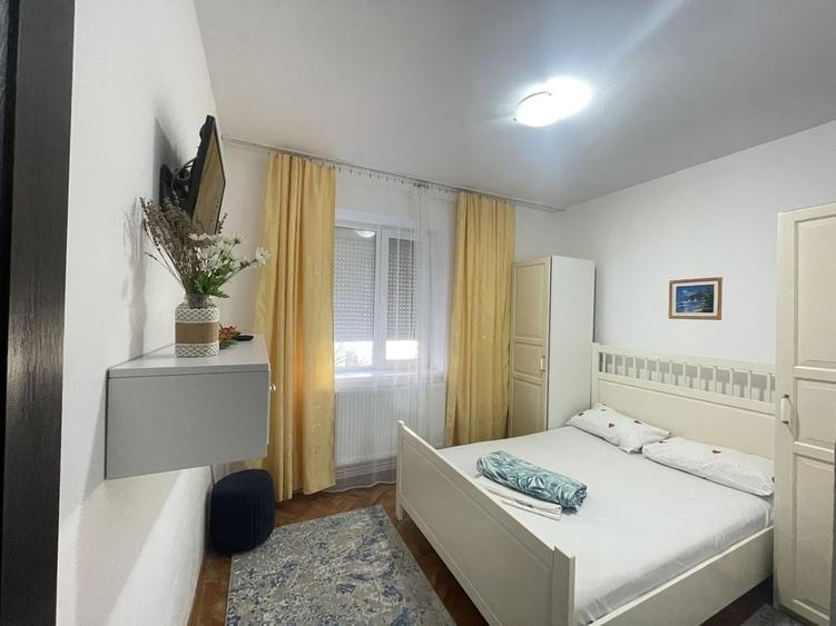 Apartament cu 4 camere semidecomandat în Central