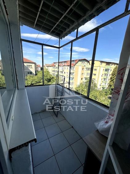 Apartament cu 3 camere decomandat în Girocului