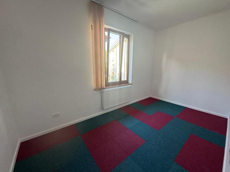 Casă cu 12 camere cu Canalizare în Cotroceni