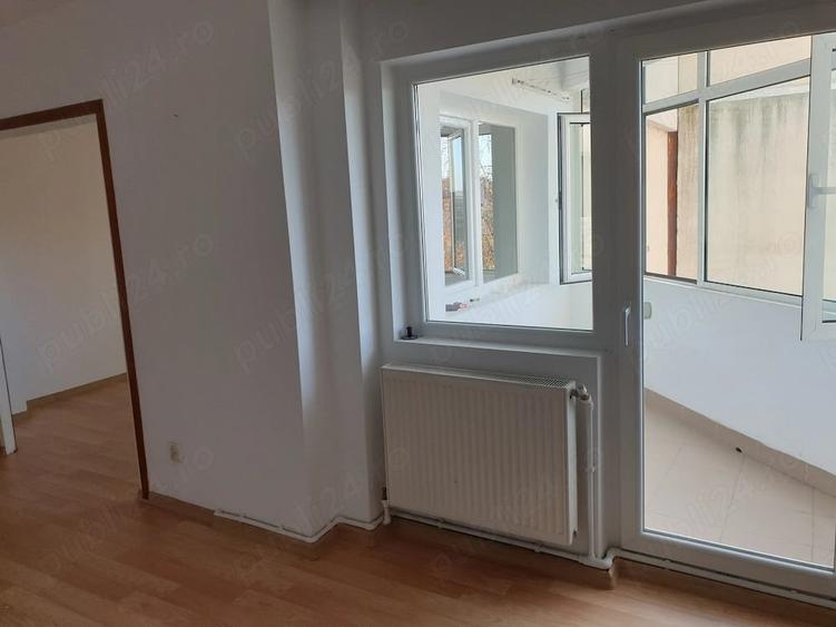Apartament cu 4 camere decomandat, mobilat în Ultracentral