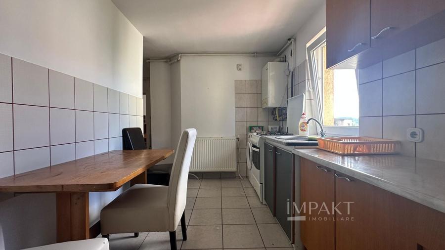 Casă individuală cu 10 camere decomandat cu Canalizare în Central