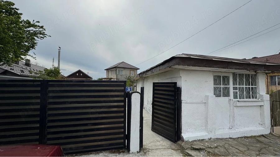 Casă cu Teren 5500 Mp în Bălteni