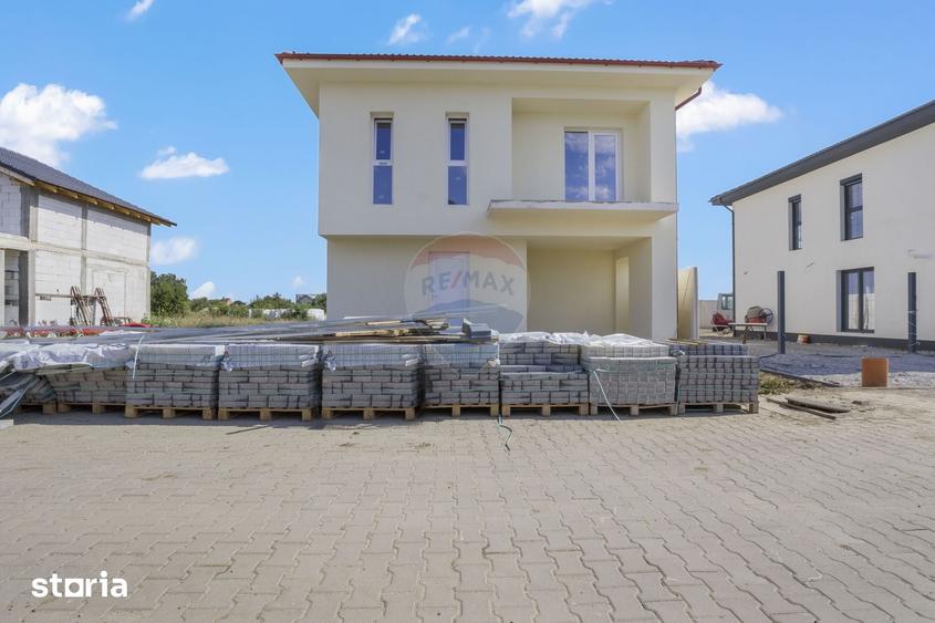 Casă cu 5 camere cu Teren 392 Mp în 6 Vânători