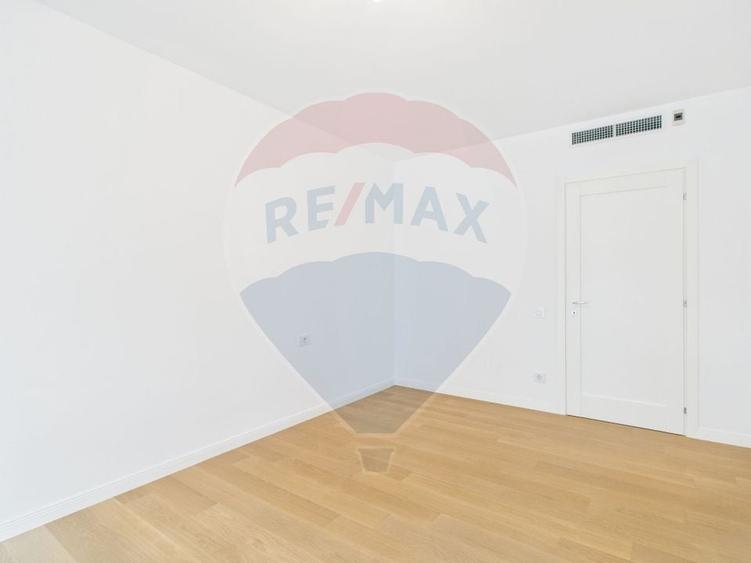 Apartament cu 3 camere semidecomandat în Nord