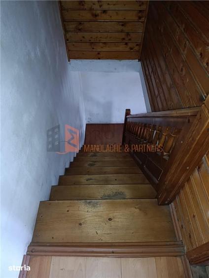 Casă cu 3 camere decomandat cu Teren 1378 Mp în Costești