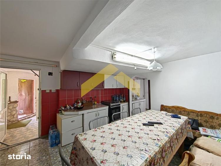 Casă cu 4 camere cu Teren 2000 Mp în Cuiaș