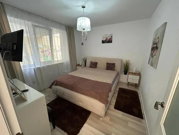 Apartament cu 2 camere semidecomandat, mobilat în Podu Roș