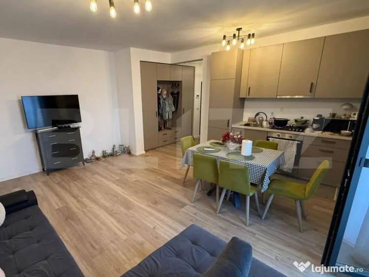 Apartament cu 3 camere semidecomandat în Central