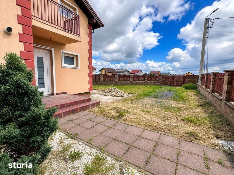 Casă cu 5 camere cu Teren 369 Mp în Soarelui