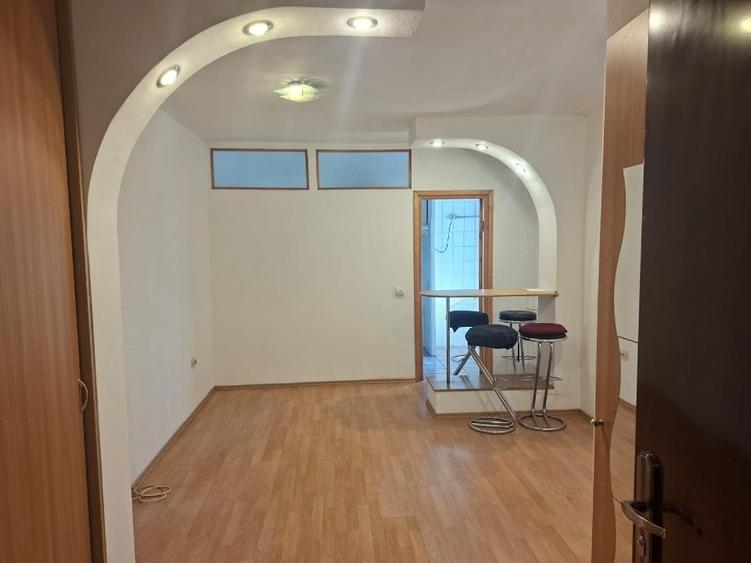 Apartament cu 2 camere decomandat în Moșilor