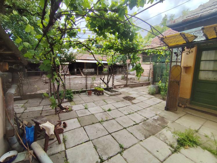 Casă cu 4 camere în Pecica
