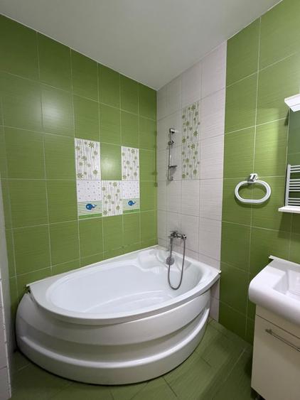 Apartament cu 3 camere decomandat în Florești