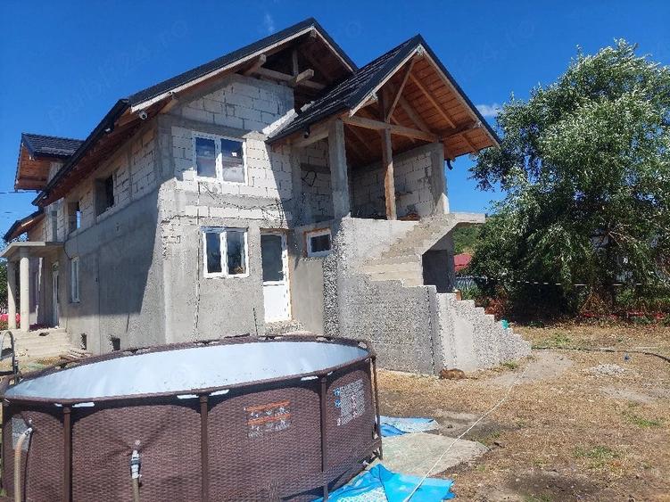 Casă cu 3 camere cu Teren 200000 Mp în Exterior Vest