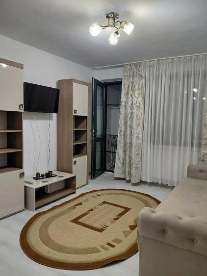 Apartament cu 2 camere semidecomandat în Independenței