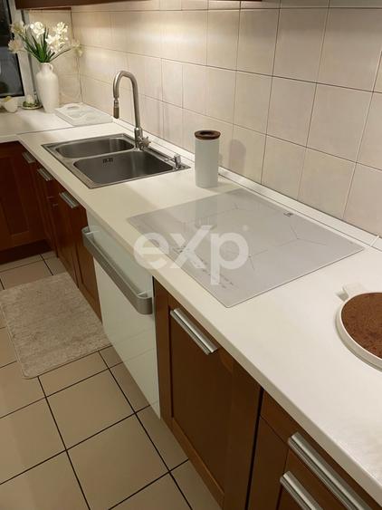 Casă individuală cu 10 camere cu Canalizare în Micro 6