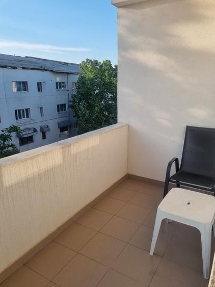 Garsonieră decomandată în Sud