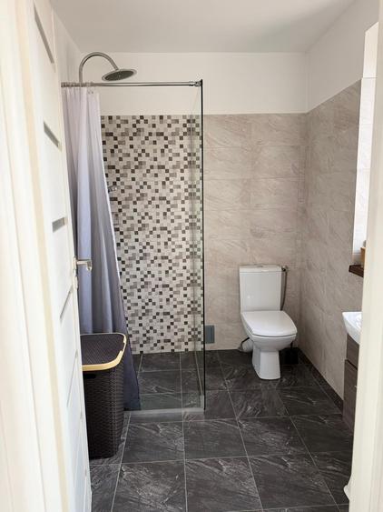 Duplex cu 3 camere cu Canalizare în Est
