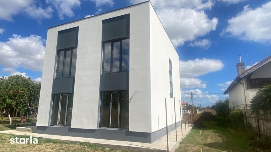 Casă cu 5 camere cu Teren 465 Mp în Cumpăna