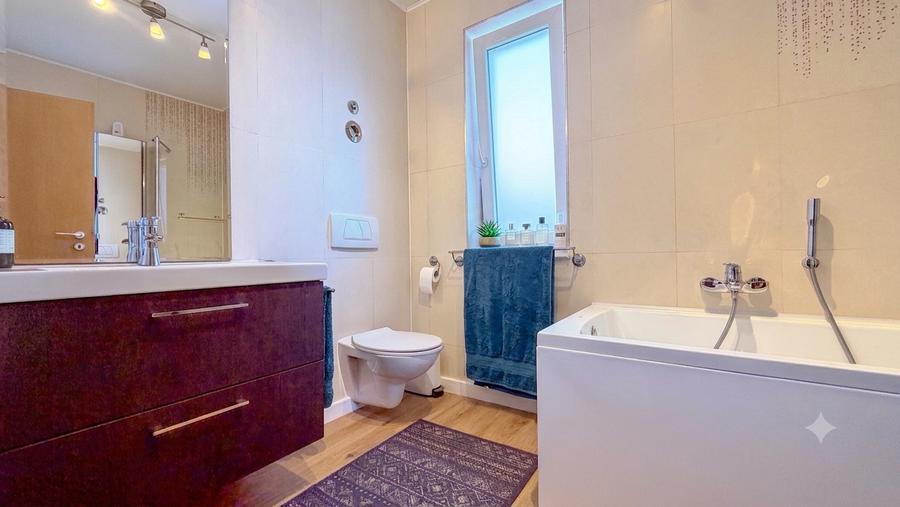 Penthouse cu 4 camere decomandat în Avantgarden