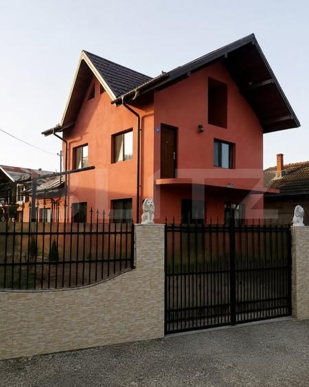 Casă individuală cu 5 camere cu Canalizare în Teiș