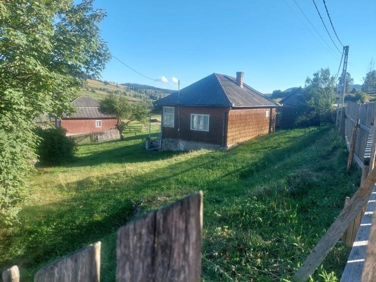 Casă individuală cu 2 camere cu Teren 3585 Mp în Răchitiș