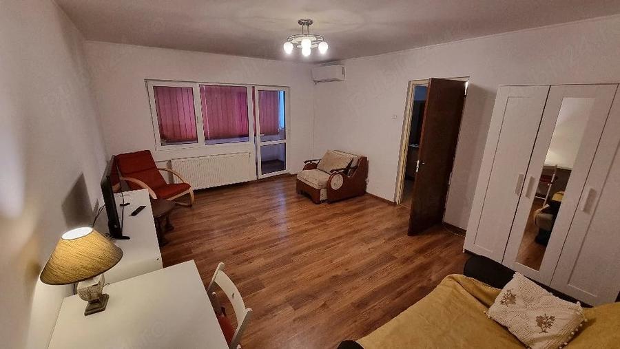 Garsonieră decomandată în Tei