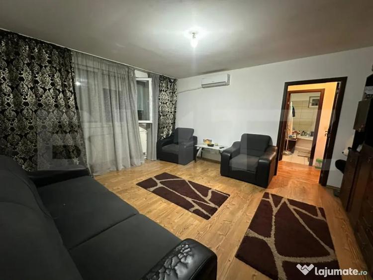 Apartament cu 3 camere semidecomandat, mobilat în Rovine