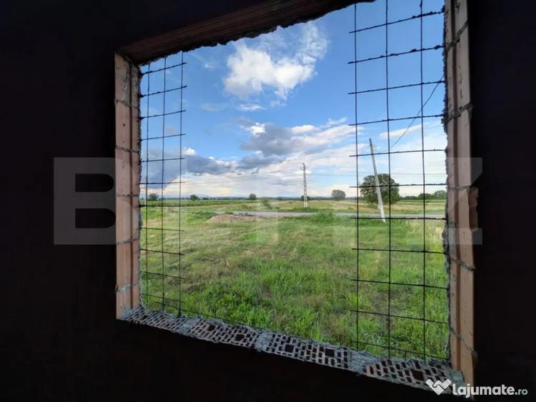 Casă cu 7 camere cu Teren 7500 Mp în Central