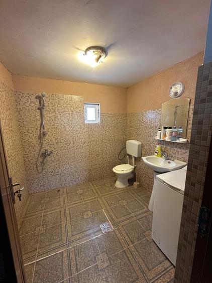 Casă cu 4 camere cu Teren 19200 Mp în Central