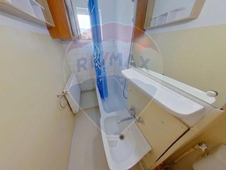 Apartament cu 2 camere semidecomandat, mobilat în Central