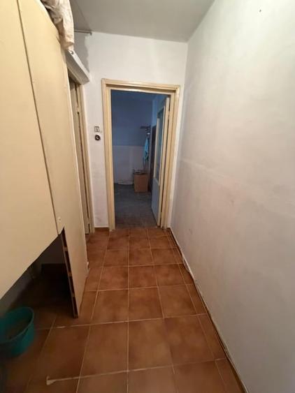 Apartament cu 2 camere semidecomandat în Craiovița Nouă